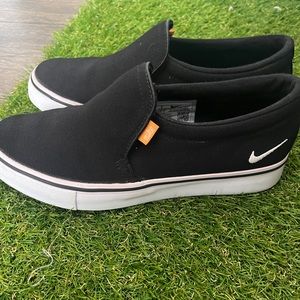 women’s nike slip on shoes size 6